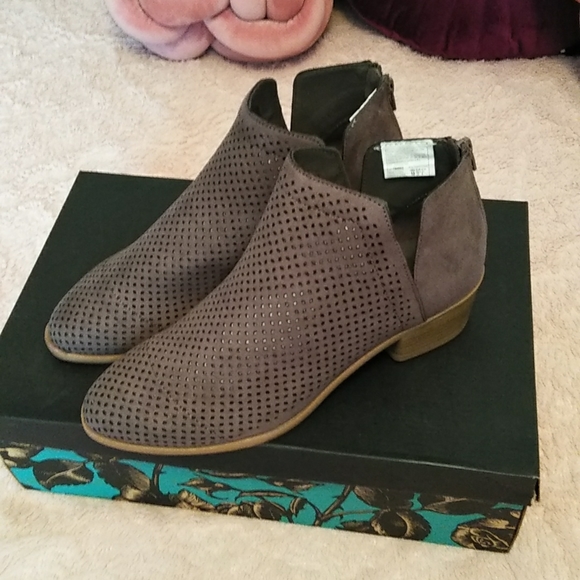 Lower East Side🌻 Perforated Vegan Booties - Picture 4 of 9